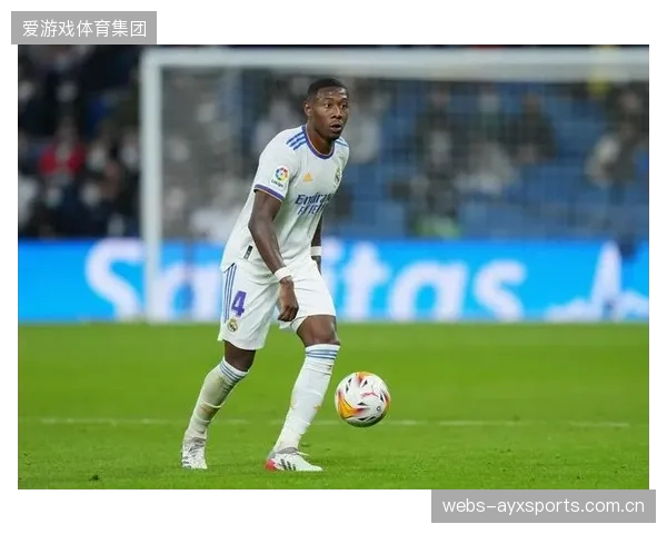 阿拉巴的出球能力成为后场核心，但防空弱点或被欧洲高中锋利用。